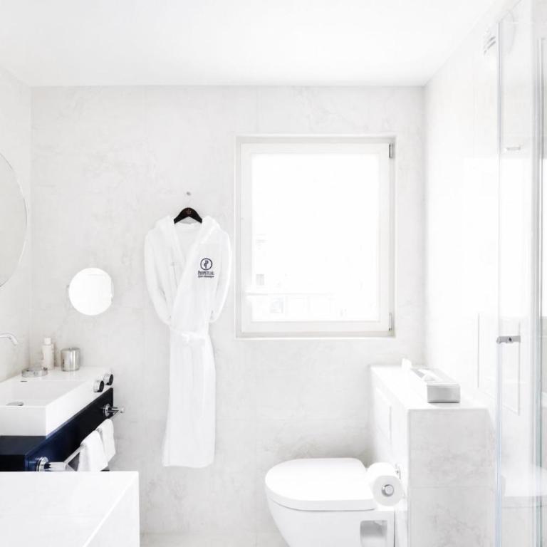 Perpetual Elysée Montaigne - Superior Double Room with Balcony - 9
