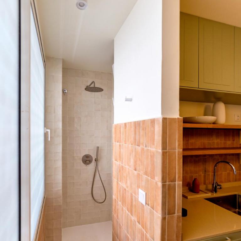 Apartamento con estilo a pocos minutos de la playa - Three-Bedroom Apartment - 9