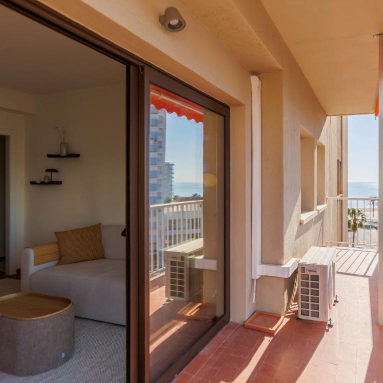 Apartamento con estilo a pocos minutos de la playa - Three-Bedroom Apartment - 14