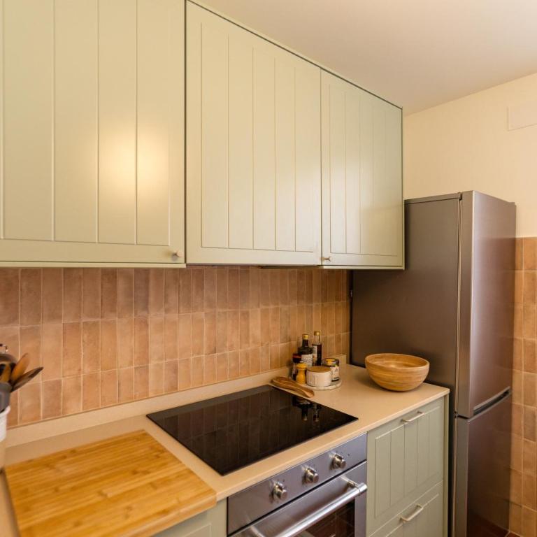 Apartamento con estilo a pocos minutos de la playa - Three-Bedroom Apartment - 17