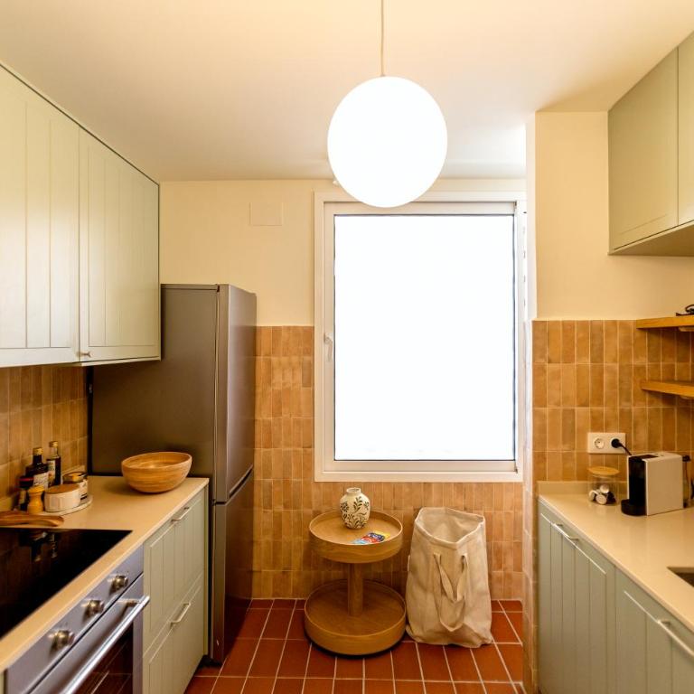 Apartamento con estilo a pocos minutos de la playa - Three-Bedroom Apartment - 24