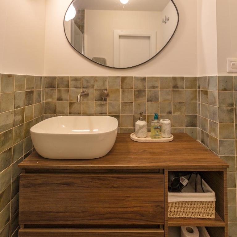 Apartamento con estilo a pocos minutos de la playa - Three-Bedroom Apartment - 34