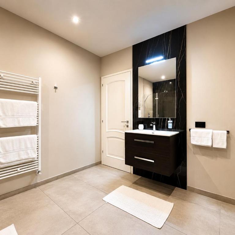 Villa Elena - Camera Tripla con Bagno Privato - 13