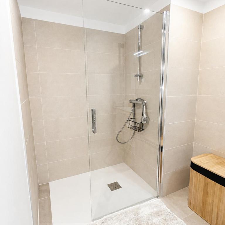 Riviera Pool Apartment - F2 - Parking privé - Proche plage - Apartment mit 1 Schlafzimmer und Balkon - 17