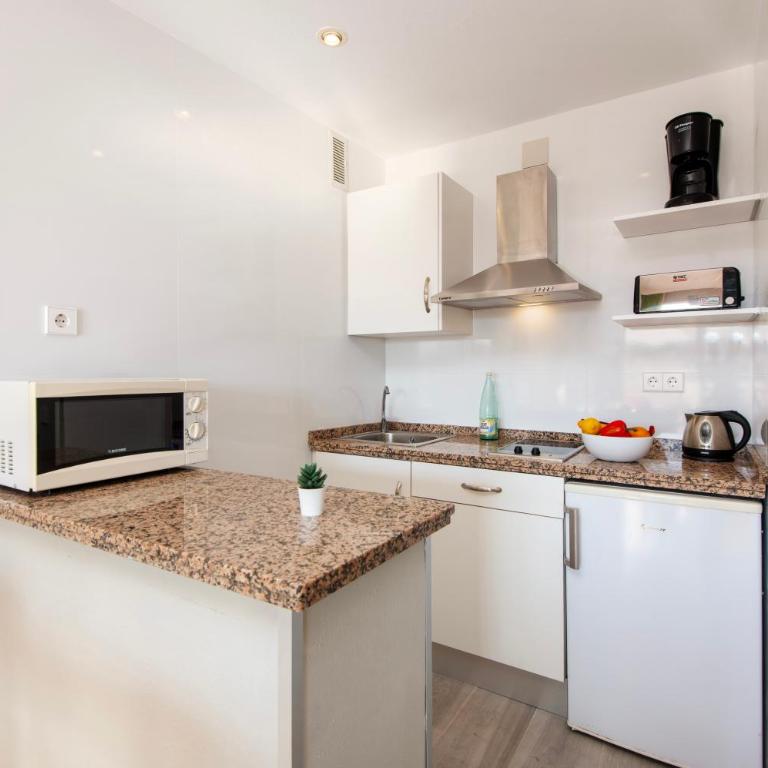 BenalBeach - Habitación Familiar con baño privado - 38