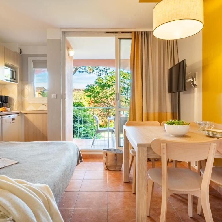 Résidence Pierre & Vacances Les Rives de Cannes Mandelieu - Studio Supérieur avec Coin Nuit et Terrasse ou Balcon (4 Personnes) - 5
