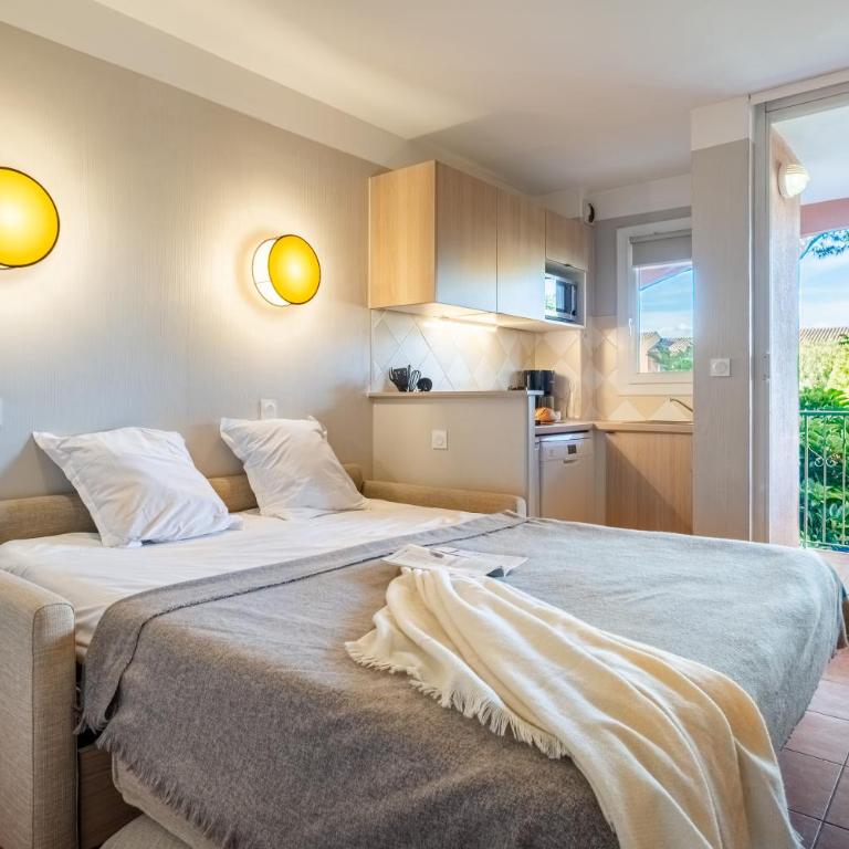 Résidence Pierre & Vacances Les Rives de Cannes Mandelieu - Studio Supérieur avec Coin Nuit et Terrasse ou Balcon (4 Personnes) - 8