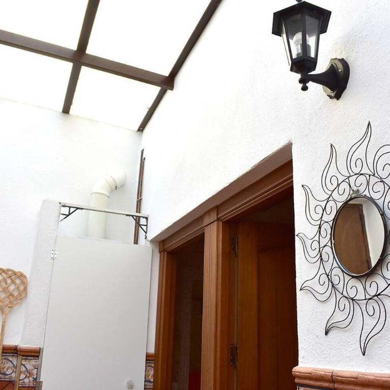 Casa Calma con Patio. A 500 m de Puente Nuevo - Casa con 1 dormitorio - 2