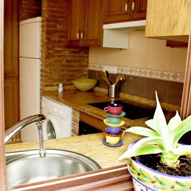 Casa Calma con Patio. A 500 m de Puente Nuevo - Casa con 1 dormitorio - 10