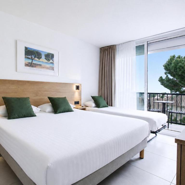 Hotel Centre Plage - Chambre Triple Confort avec Balcon et Climatisation - Vue sur Montagne ou Côté Mer - 3