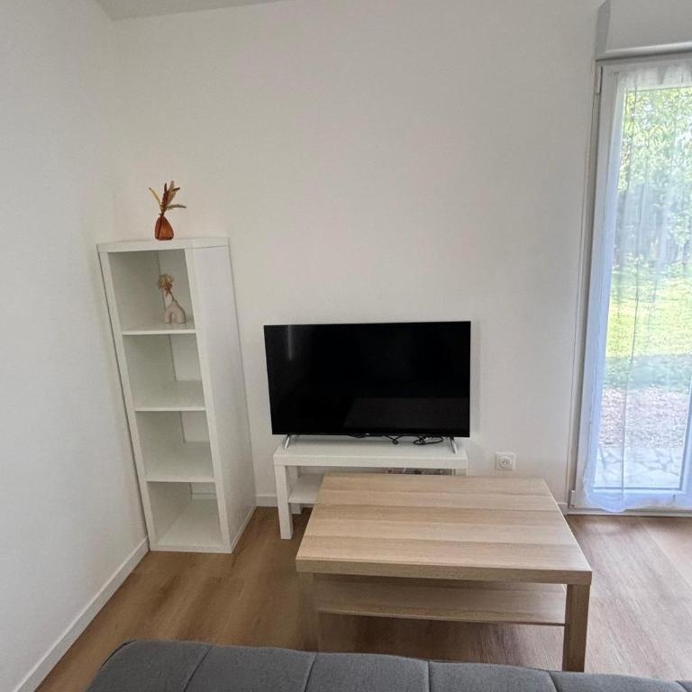 Domaine familial- 3 logements privatifs- 13 pers- Jardin et parking gratuit - Maison 2 Chambres - 2