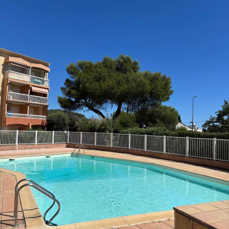 - LA CALANCA DE GABRIEL - jardin privé, mer à 100m, piscine, climatisation, parking, à Saint-Aygulf- Tout à pied - Apartment with Garden View - 13