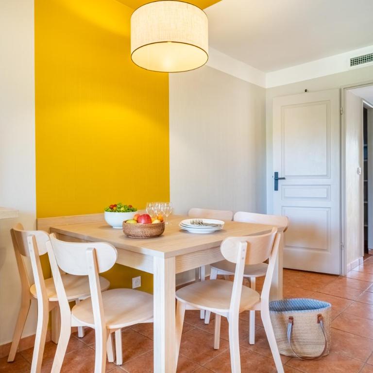Résidence Pierre & Vacances Les Rives de Cannes Mandelieu - Appartement 1 Chambre Supérieur avec Terrasse ou Balcon (5 Personnes) - 2
