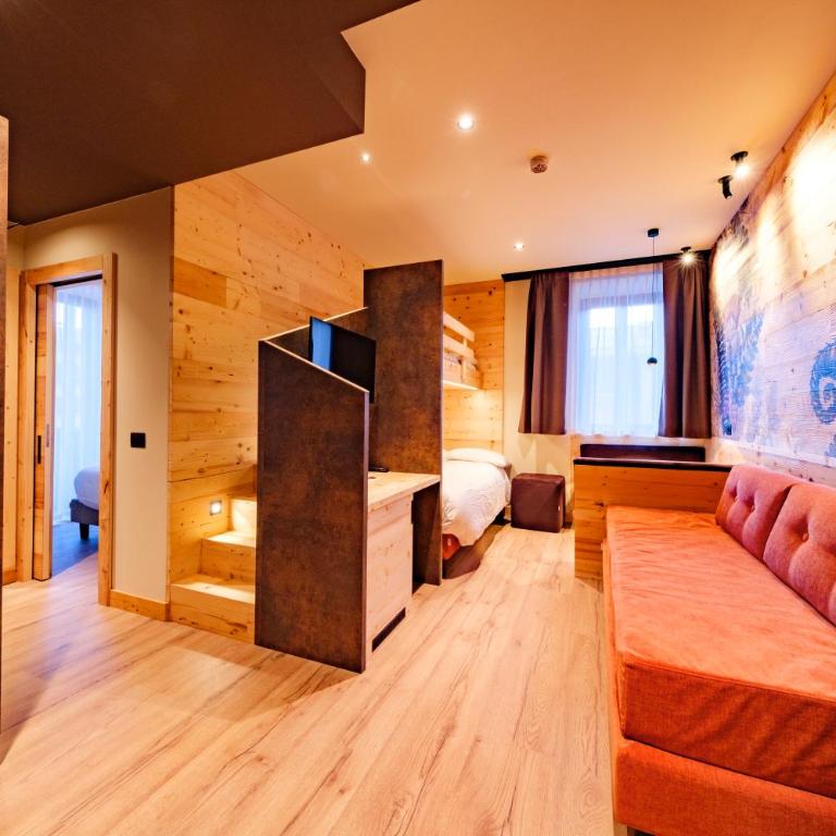 Hotel Belvedere - Camera Familiare con Vista Montagna - 1