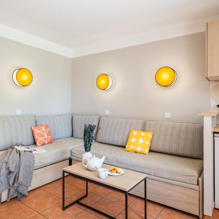 Résidence Pierre & Vacances Les Rives de Cannes Mandelieu - Appartement 1 Chambre Supérieur avec Terrasse ou Balcon (5 Personnes) - Vue sur Rivière - 5