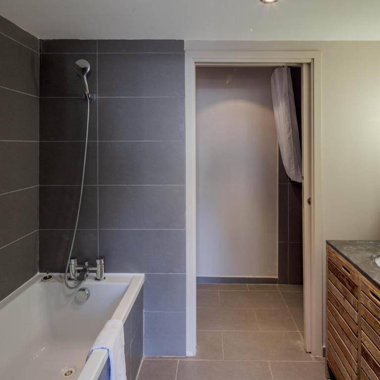 Garrigae Distillerie de Pezenas - Hotellerie & Spa - Suite Classique - 12