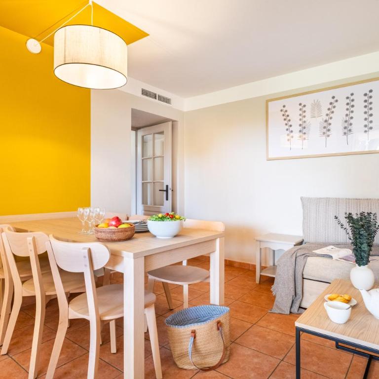 Résidence Pierre & Vacances Les Rives de Cannes Mandelieu - Appartement Supérieur 1 Chambre avec Coin Nuit dans Alcôve et Terrasse ou Balcon (6 Personnes) - Vue sur Rivière - 1