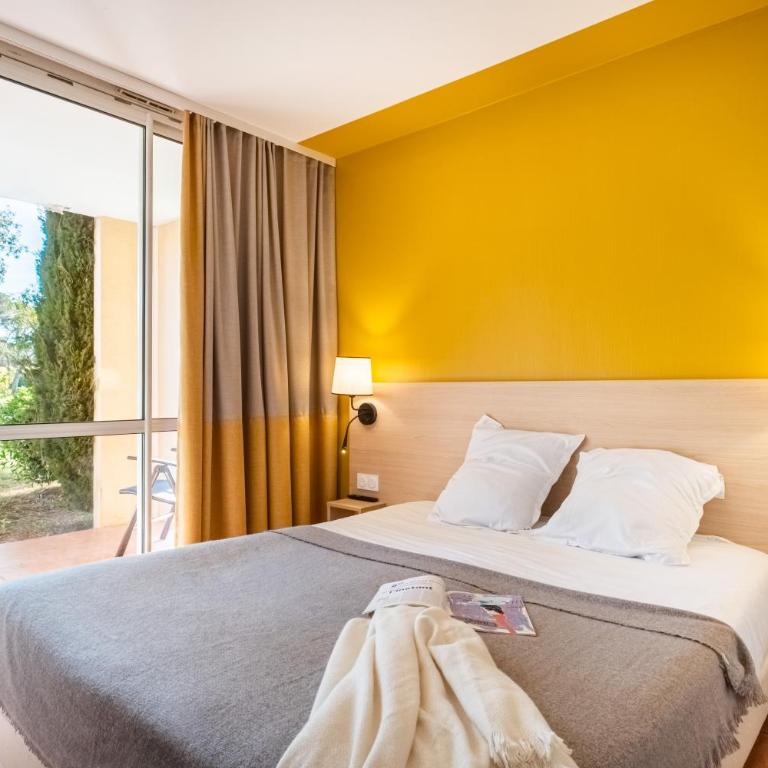 Résidence Pierre & Vacances Les Rives de Cannes Mandelieu - Appartement Supérieur 1 Chambre avec Coin Nuit dans Alcôve et Terrasse ou Balcon (6 Personnes) - Vue sur Rivière - 5