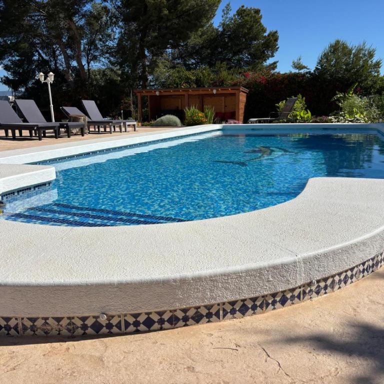 Villa with Private Pool & BBQ, Close to the Beach - Three-Bedroom Chalet - 2