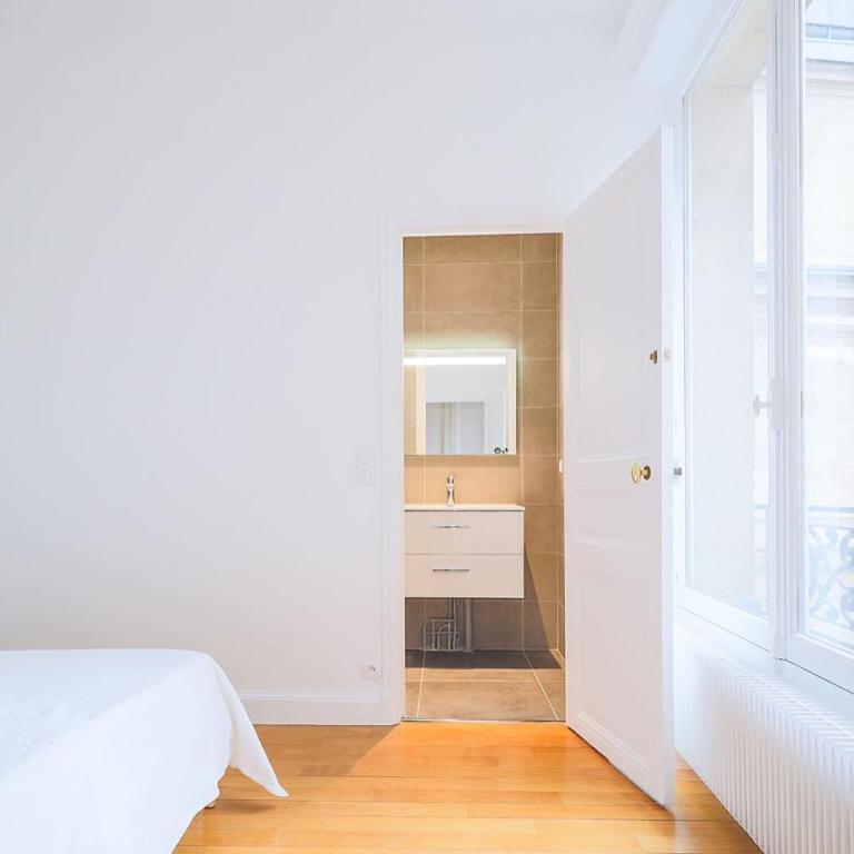 Suite Avenue des Champs-Élysées : Luxe Parisien - Appartement 4 Chambres - 13