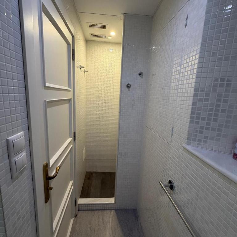 Ventura San Fernando - Three-Bedroom Apartment - 27
