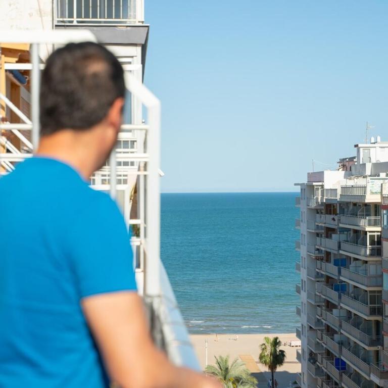 Ático luminoso con terraza enorme y AC a 2 min de la playa - Two-Bedroom Apartment - 2