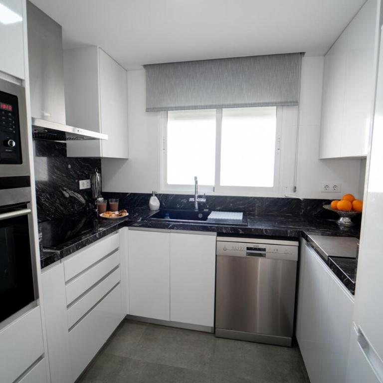 Ático luminoso con terraza enorme y AC a 2 min de la playa - Two-Bedroom Apartment - 6