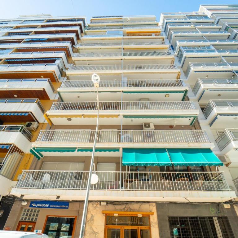 Ático luminoso con terraza enorme y AC a 2 min de la playa - Two-Bedroom Apartment - 14