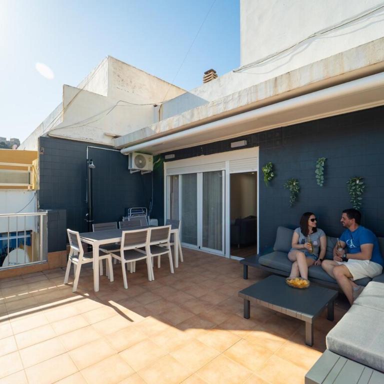 Ático luminoso con terraza enorme y AC a 2 min de la playa - Two-Bedroom Apartment - 16