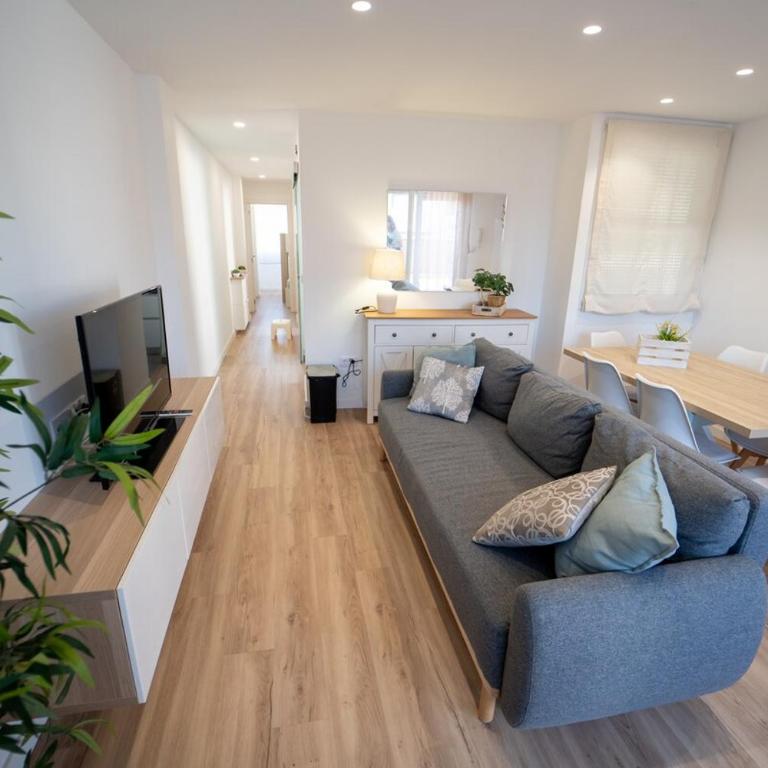 Ático luminoso con terraza enorme y AC a 2 min de la playa - Two-Bedroom Apartment - 26