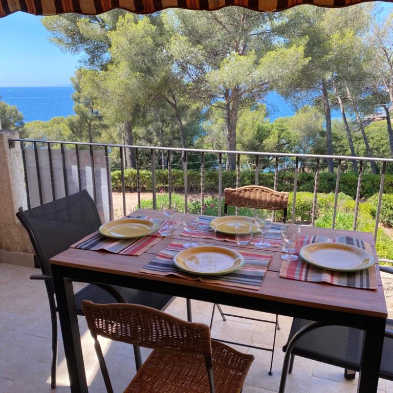 Appartement sur la corniche 4 personnes vue mer Boulouris St Raphael - Apartment mit 2 Schlafzimmern - 4