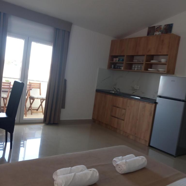 Vila Nina Donji Štoj - Apartment with Balcony - 8