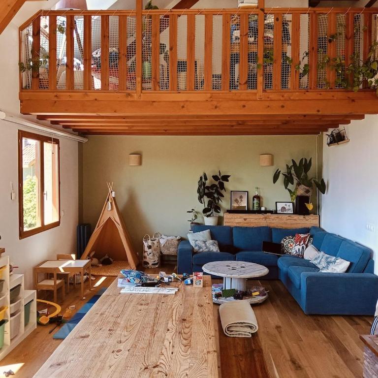 Grande maison entre montagne et campagne - Villa - 42