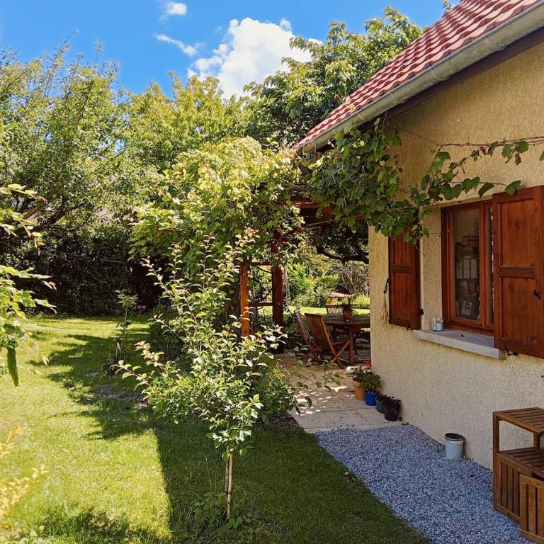 Grande maison entre montagne et campagne - Villa - 10