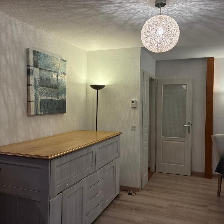 Parking- F3 65m2 - 10 min à pied du centre-ville - 4 personnes - Appartamento con 2 Camere da Letto - 4