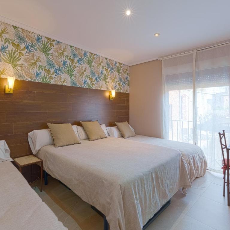 Hostal Sol - Habitación Cuádruple Confort - 1