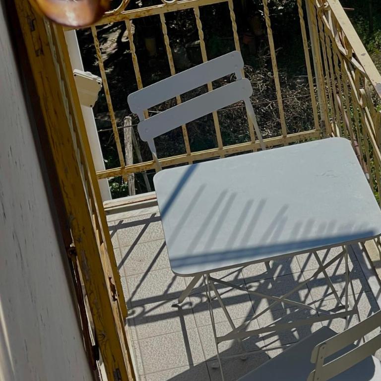 Casa Righetti Liguria, Three indipendent apartments in a 1924 family home with garden, stay together, live separately - Appartamento con 1 Camera da Letto e Balcone - 16