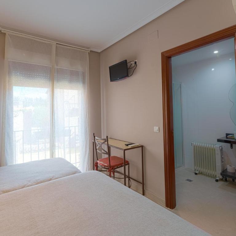Hostal Sol - Habitación Cuádruple Confort - 4