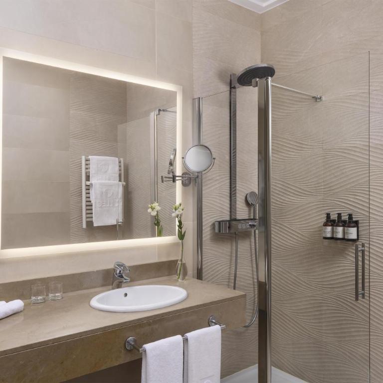 NH Collection Victoria - Superior Double or Twin Room - 2
