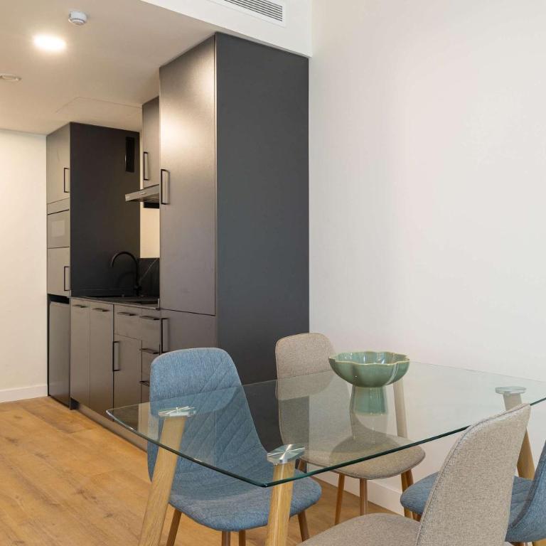 1 Bedroom Apartment with Private Patio for 2 in Central Malaga by Stay Homy - Apartamento - 10