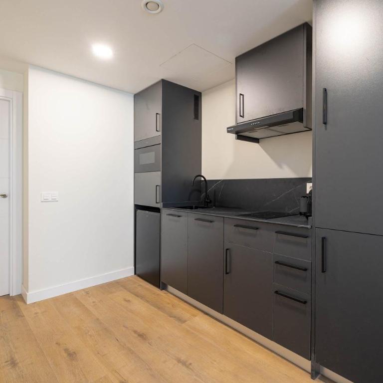 1 Bedroom Apartment with Private Patio for 2 in Central Malaga by Stay Homy - Apartamento - 13