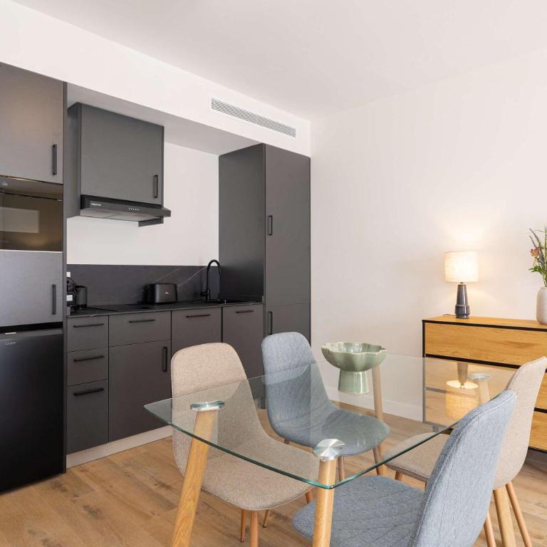 2BR for 4 Central Malaga Quiet Area by Stay Homy - Apartamento - 4