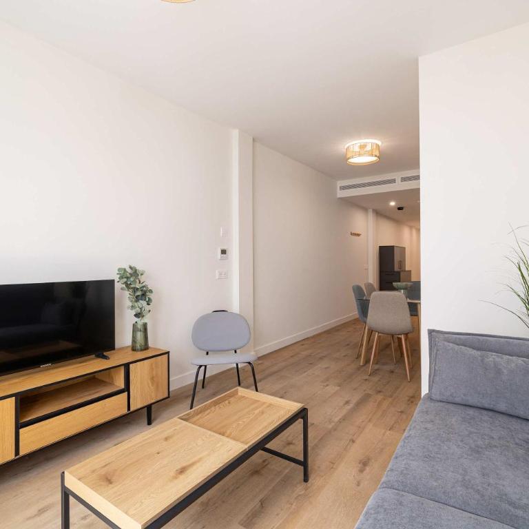 2 Apts for 4 with private Patio - Central Malaga by Stay Homy - Apartamento - 28