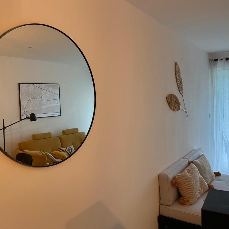 VITTORIA IMMOBILIER - REZ DE JARDIN BORD DE MER Couchant - Two-Bedroom Apartment with Terrace - 3
