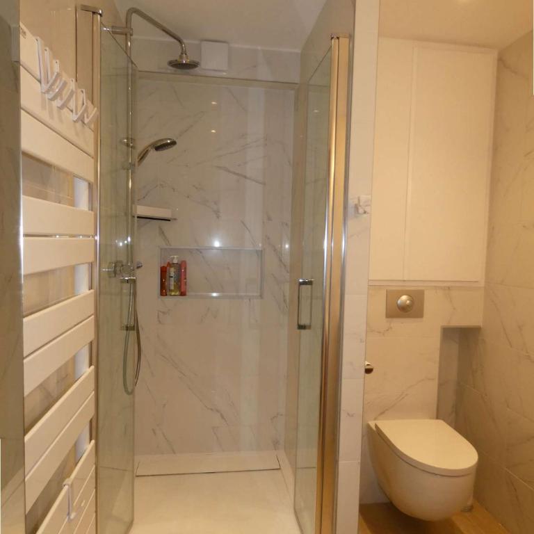 VITTORIA IMMOBILIER - REZ DE JARDIN BORD DE MER Couchant - Two-Bedroom Apartment with Terrace - 4