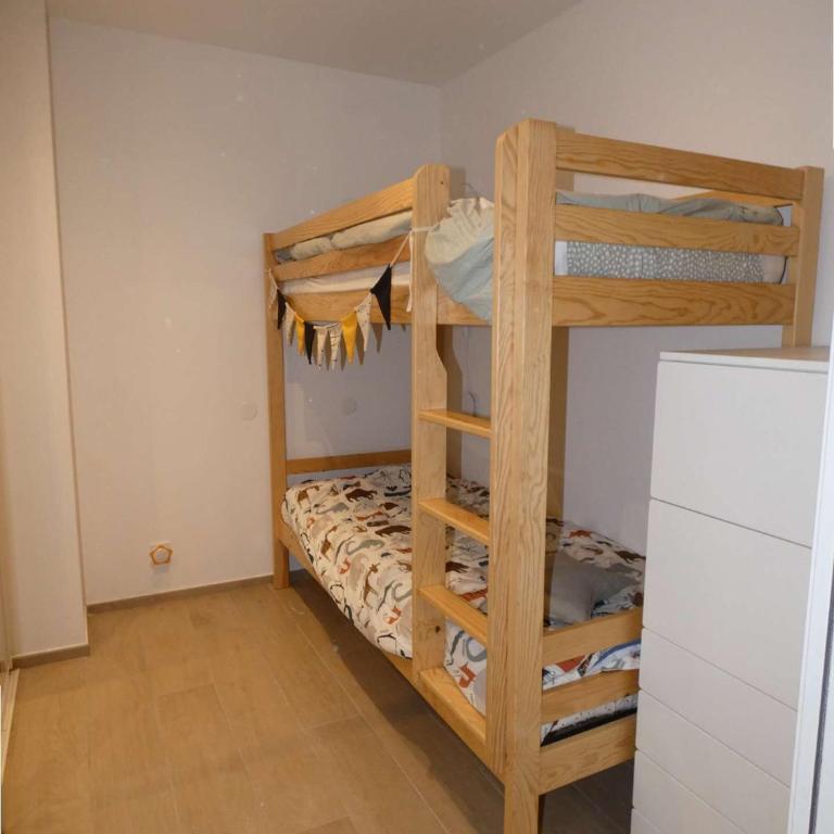 VITTORIA IMMOBILIER - REZ DE JARDIN BORD DE MER Couchant - Two-Bedroom Apartment with Terrace - 11