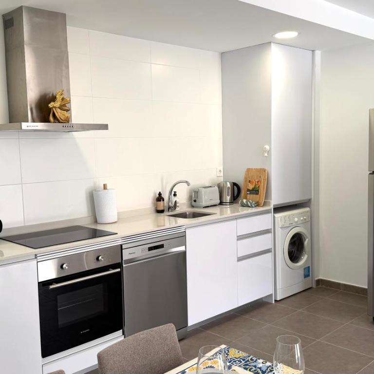 Modern Gala Stay Gran Alacant - Two-Bedroom Apartment with Terrace - 12