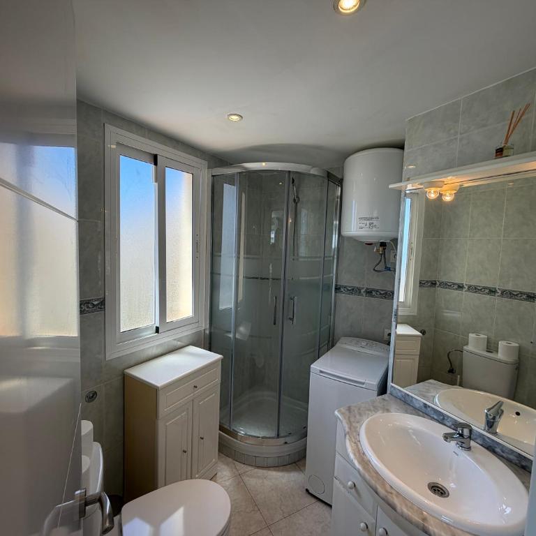 Estudio Luminoso con Vistas al Mar y Piscina - Estudio con 1 cama grande - 43