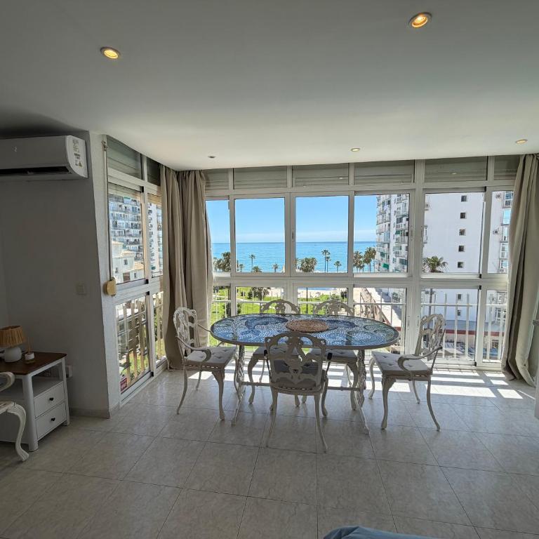 Estudio Luminoso con Vistas al Mar y Piscina - Estudio con 1 cama grande - 13