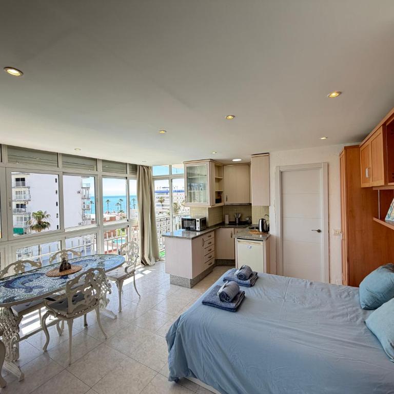 Estudio Luminoso con Vistas al Mar y Piscina - Estudio con 1 cama grande - 12